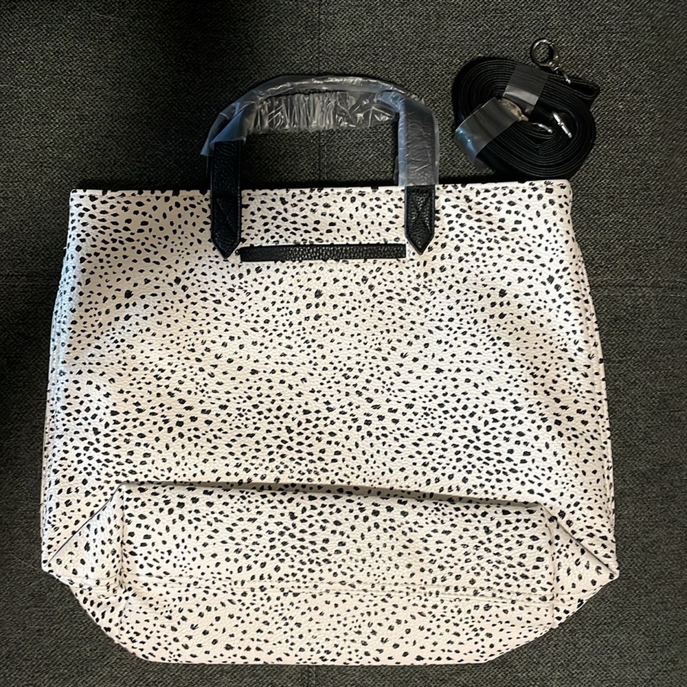 Thirty-one Window Shopper: Dainty Speckles Pebble